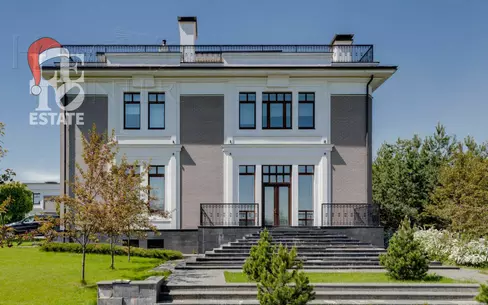 3-этажный коттедж 1 185 м² с отделкой