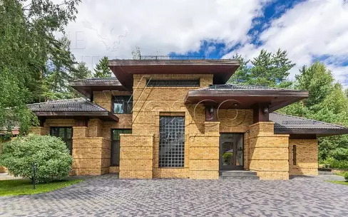 2-этажный коттедж 1 300 м² с отделкой