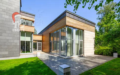 1-этажный коттедж 650 м² с отделкой