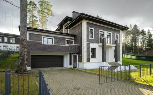 3-этажный коттедж 422 м² без отделки