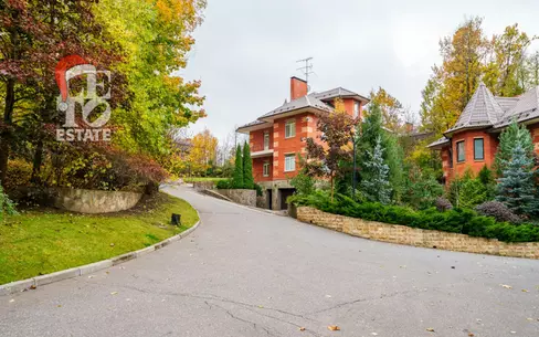 2-этажный коттедж 440.2 м² с отделкой