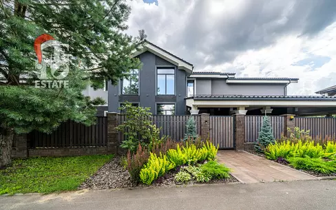 2-этажный коттедж 1 100 м² с отделкой