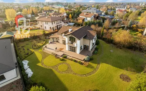 2-этажный коттедж 284.9 м² с отделкой