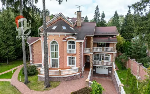 3-этажный коттедж 1 176.8 м² с отделкой