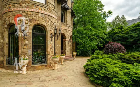 3-этажный коттедж 850 м² с отделкой