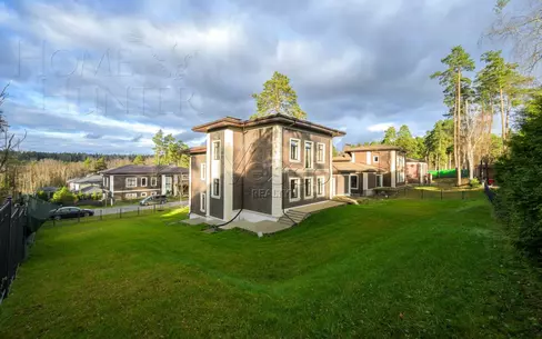 3-этажный коттедж 422 м² без отделки