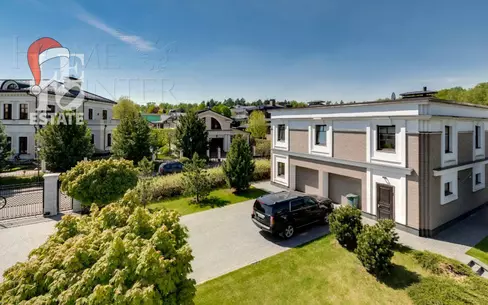 3-этажный коттедж 1 185 м² с отделкой