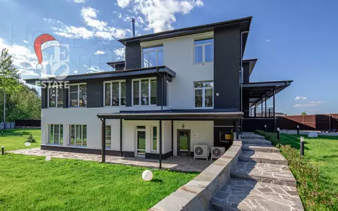 3-этажный коттедж 422 м² с отделкой