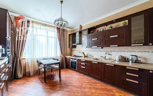 2-этажный коттедж 350 м² с отделкой