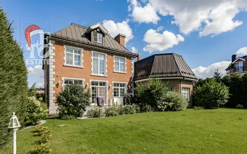 3-этажный коттедж 550 м² с отделкой