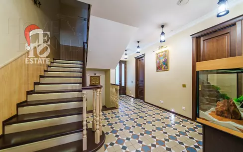 3-этажный коттедж 500 м² с отделкой