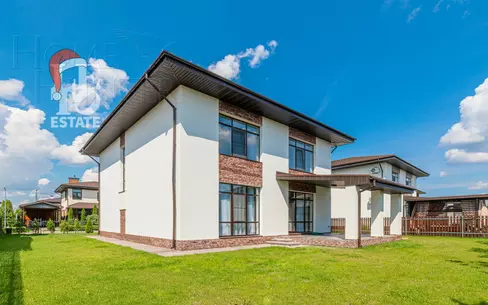 2-этажный коттедж 240 м² с отделкой