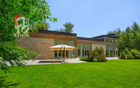 1-этажный коттедж 650 м² с отделкой