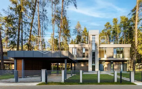 2-этажный коттедж 400 м² с отделкой