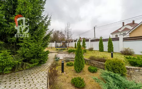 2-этажный коттедж 1 512 м² с отделкой