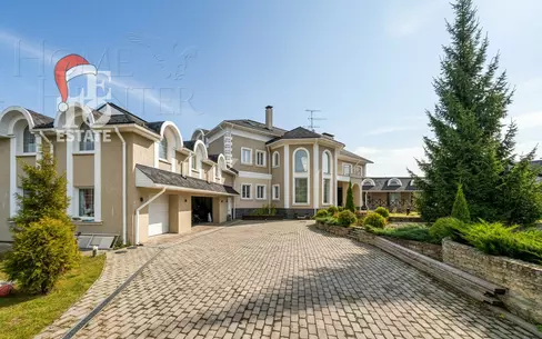 2-этажный коттедж 1 512 м² с отделкой