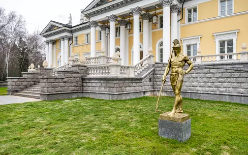 3-этажный коттедж 3 340 м² с отделкой