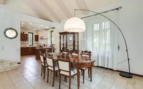 2-этажный коттедж 650 м² с отделкой