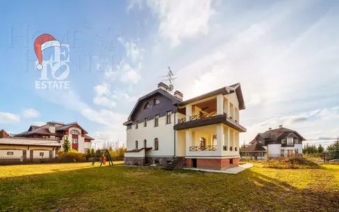 3-этажный коттедж 330 м² с отделкой