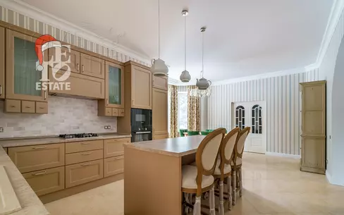 3-этажный коттедж 600 м² с отделкой