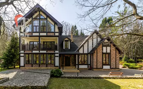 3-этажный коттедж 550 м² с отделкой