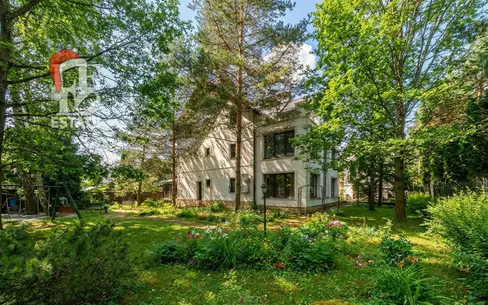 3-этажный коттедж 520 м² с отделкой