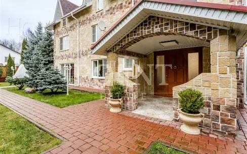 2-этажный коттедж 640 м² с отделкой