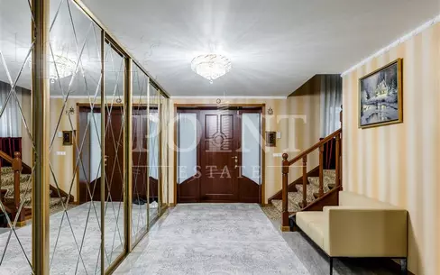 2-этажный коттедж 640 м² с отделкой