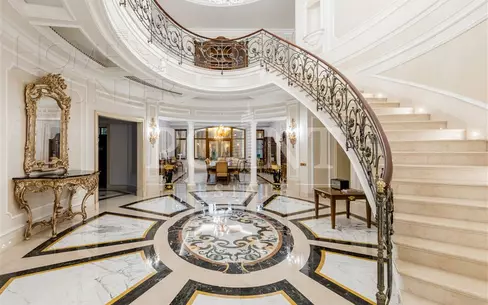 2-этажный коттедж 2 100 м² с отделкой