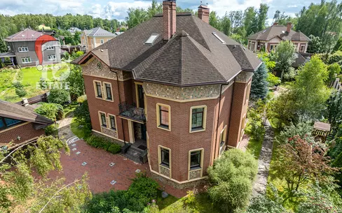 3-этажный коттедж 1 322 м² с отделкой