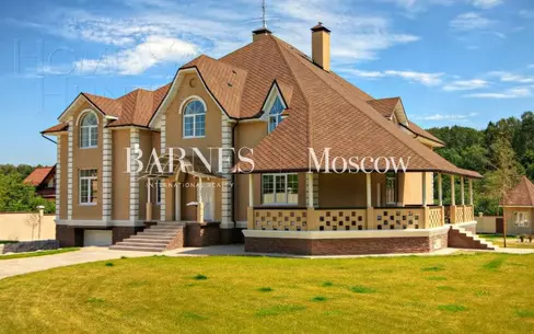 2-этажный коттедж 1 000 м² с отделкой