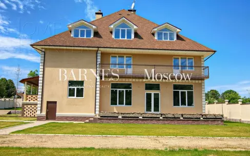 2-этажный коттедж 1 000 м² с отделкой