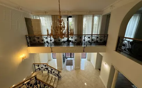 2-этажный коттедж 1 550 м² без отделки