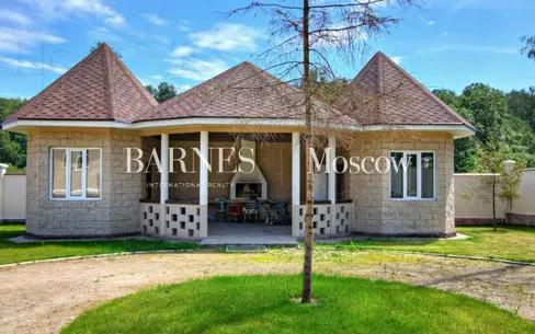 2-этажный коттедж 1 000 м² с отделкой