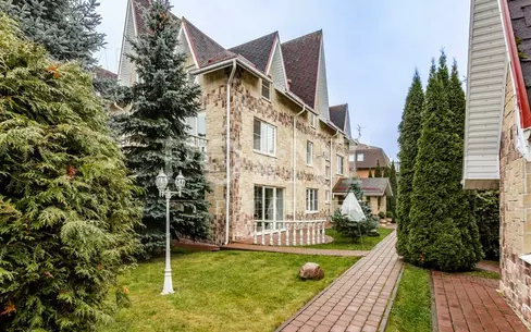 2-этажный коттедж 640 м² с отделкой