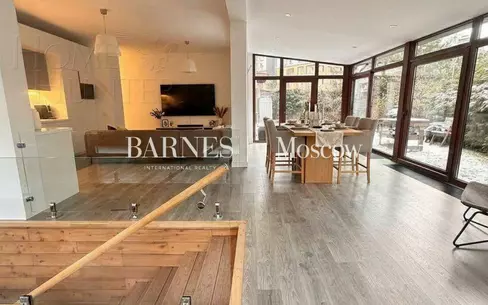 4-КОМН. КВАРТИРА С ОТДЕЛКОЙ 200 М² НА 1 ЭТАЖЕ