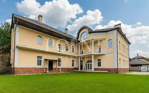 КОТТЕДЖ 1 018 м² с отделкой