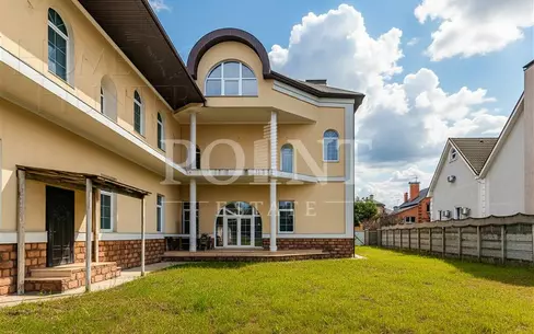 КОТТЕДЖ 1 018 м² с отделкой