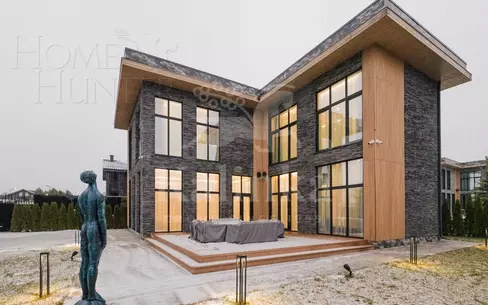 2-этажный коттедж 250 м² с отделкой