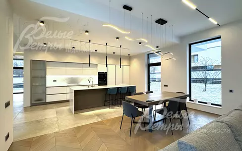 2-этажный коттедж 333 м² с отделкой