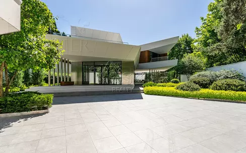 2-этажный коттедж 800 м² с отделкой