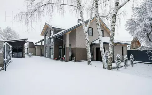 2-этажный коттедж 350 м² с отделкой