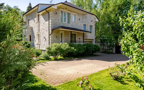 3-этажный коттедж 287 м² с отделкой