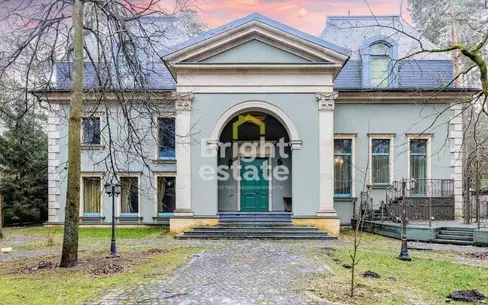 2-этажный коттедж 1 500 м² с отделкой