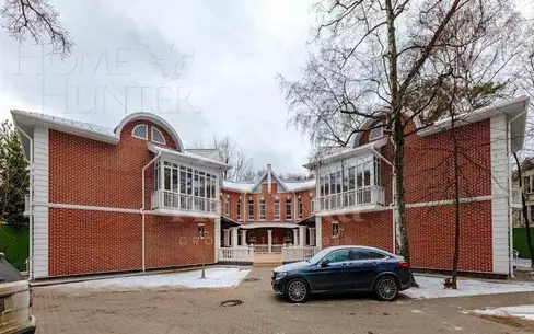 2-этажный таунхаус 927.3 м² с отделкой