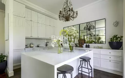 4-КОМН. КВАРТИРА С ОТДЕЛКОЙ 154 М² НА 2 ЭТАЖЕ