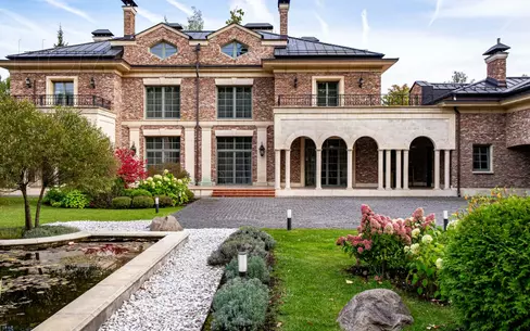 2-этажный коттедж 820 м² с отделкой