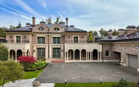 2-этажный коттедж 820 м² с отделкой