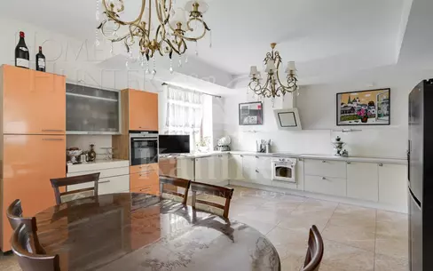 3-этажный коттедж 550 м² с отделкой