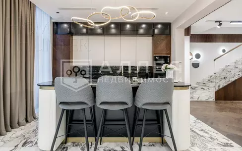 3-этажный таунхаус 345 м² с отделкой